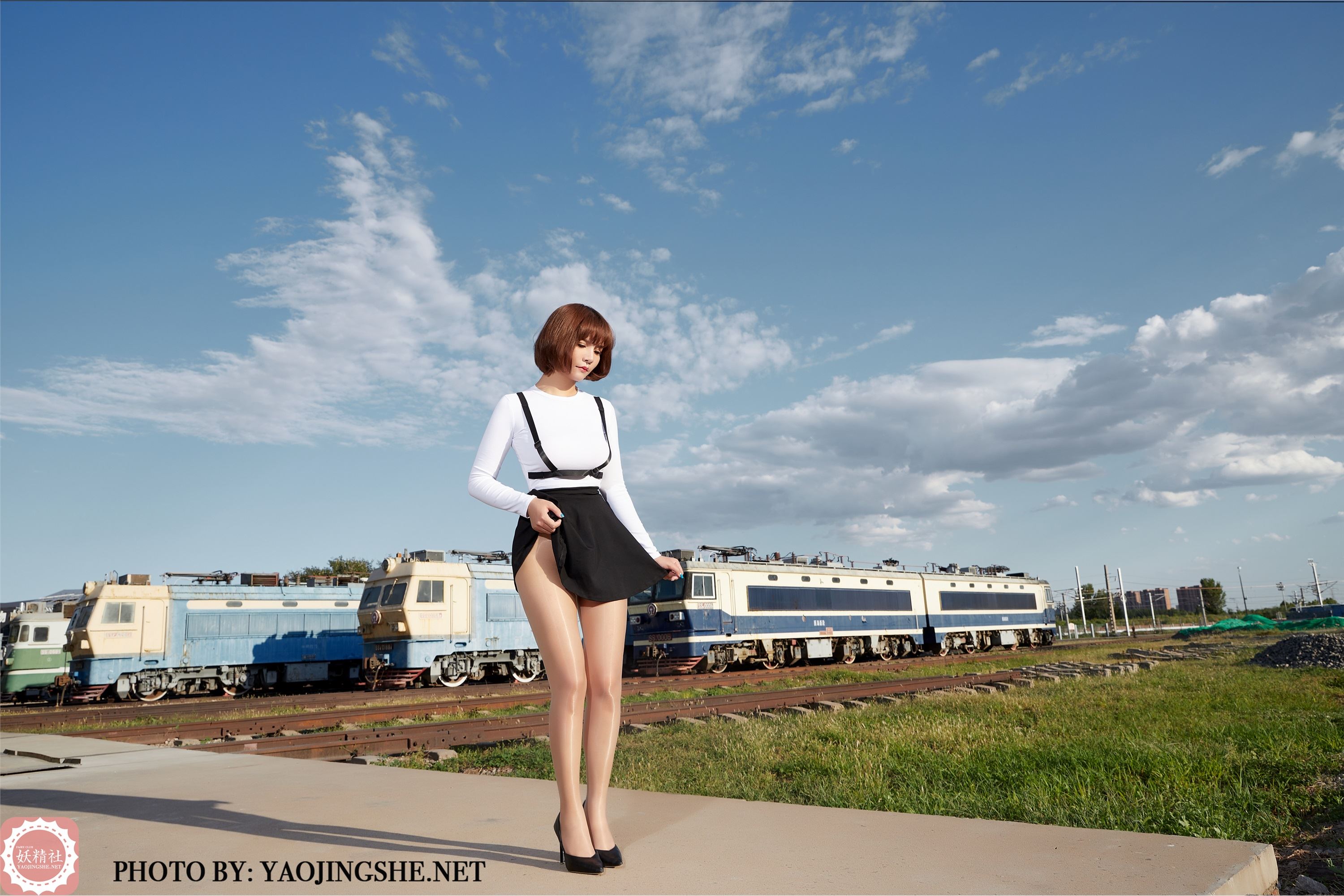 YAOJINGSHE 妖精社 T2042《唐飞飞-逆光车站》